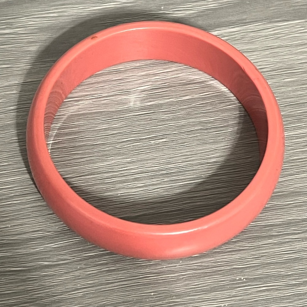 Vintage Coral Plastic Bangle Bracelet - Picture 5 of 7
